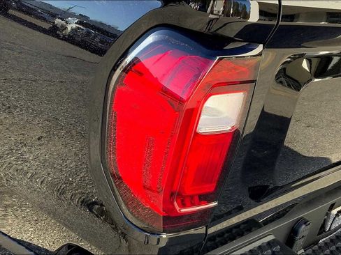 Used 2025 GMC Canyon Elevation w/ Convenience Package image 14