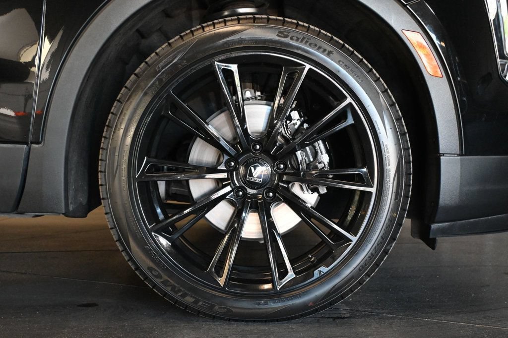 Used 2023 Cadillac XT4 Premium Luxury w/ Technology Package FWD image 6