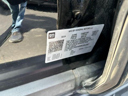 Used 2024 Chevrolet Suburban LT AWD/4WD image 16