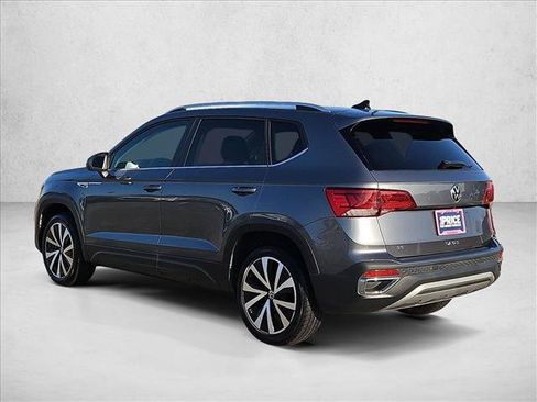 Used 2024 Volkswagen Taos SE FWD image 8