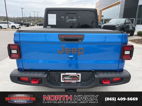 Used 2024 Jeep Gladiator Rubicon w/ Technology Group image 17