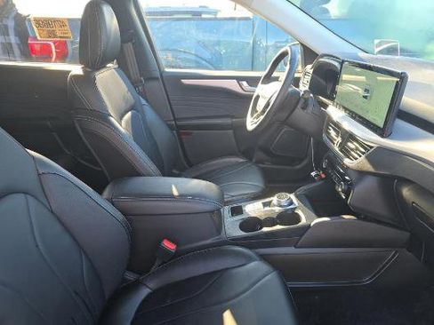 Used 2025 Ford Escape Platinum w/ Premium Technology Package image 7