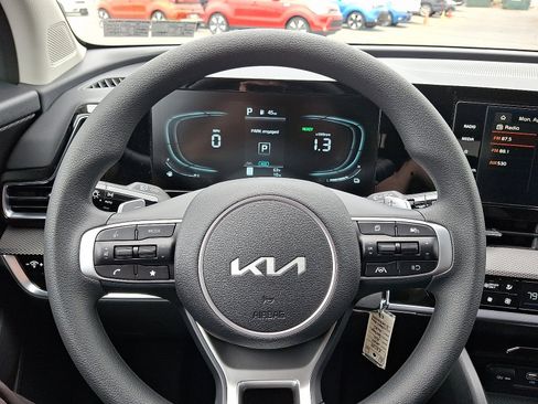 New 2025 Kia Sportage LX image 13