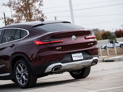 Certified 2025 BMW X4 xDrive30i image 6