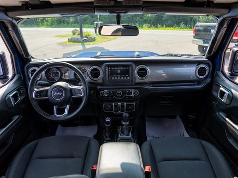 Used 2018 Jeep Wrangler Unlimited Sahara w/ Dual Top Group AWD/4WD image 23