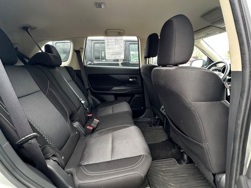 Used 2020 Mitsubishi Outlander AWD image 18