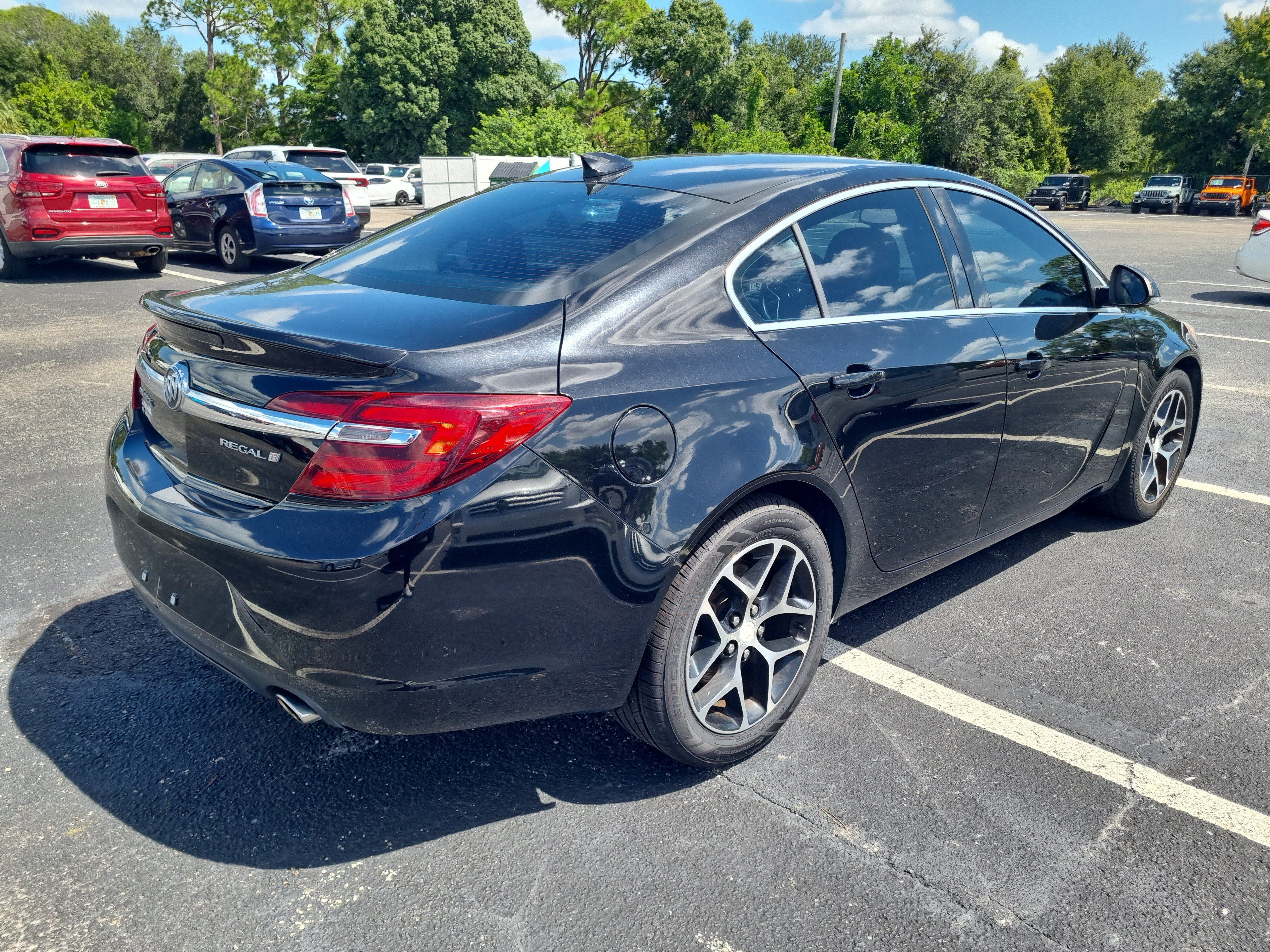 Used 2017 Buick Regal Sport Touring FWD image 6