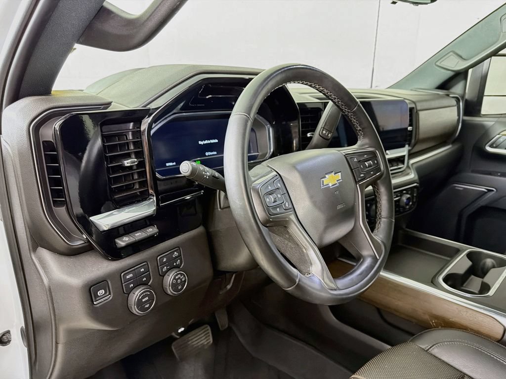 Used 2025 Chevrolet Silverado 2500 High Country w/ Technology Package AWD/4WD image 10