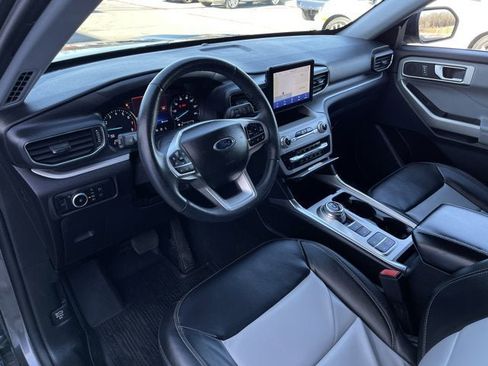 Used 2023 Ford Explorer XLT w/ Equipment Group 202A image 11