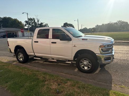 Used 2025 RAM 2500 Tradesman w/ Chrome Appearance Group AWD/4WD image 7