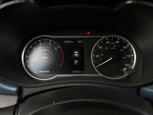 Used 2025 Nissan Versa SV FWD image 33