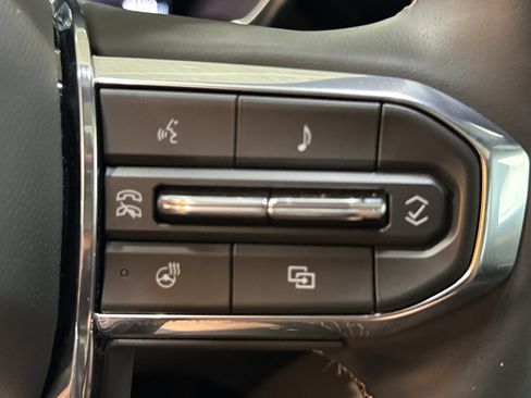 Used 2025 GMC Canyon Denali AWD/4WD image 28