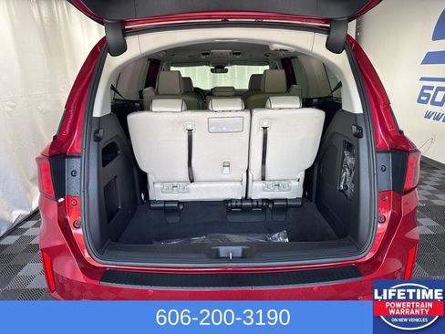 New 2026 Honda Odyssey Touring image 9