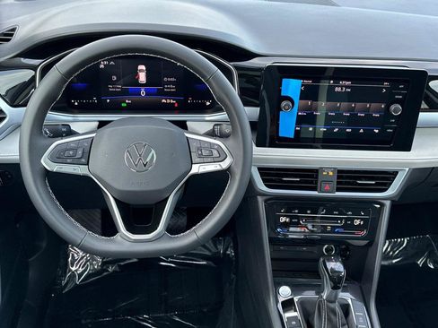 New 2026 Volkswagen Taos SE AWD/4WD image 13