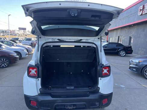 Used 2018 Jeep Renegade Latitude w/ Safety & Security Group image 7