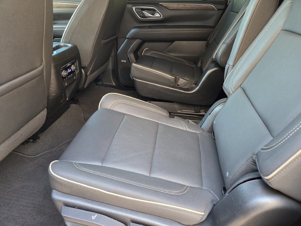 Used 2023 Chevrolet Suburban Premier w/ Premium Package RWD image 24