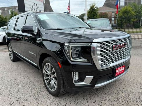 Used 2021 GMC Yukon XL Denali w/ Denali Premium Package AWD/4WD image 3