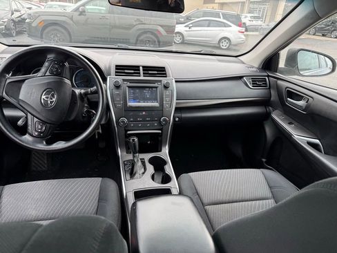 Used 2016 Toyota Camry LE image 4