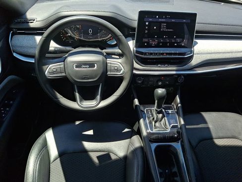 Used 2024 Jeep Compass Latitude AWD/4WD image 11