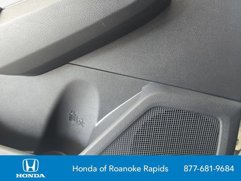 Used 2025 Nissan Altima 2.5 SV FWD image 27