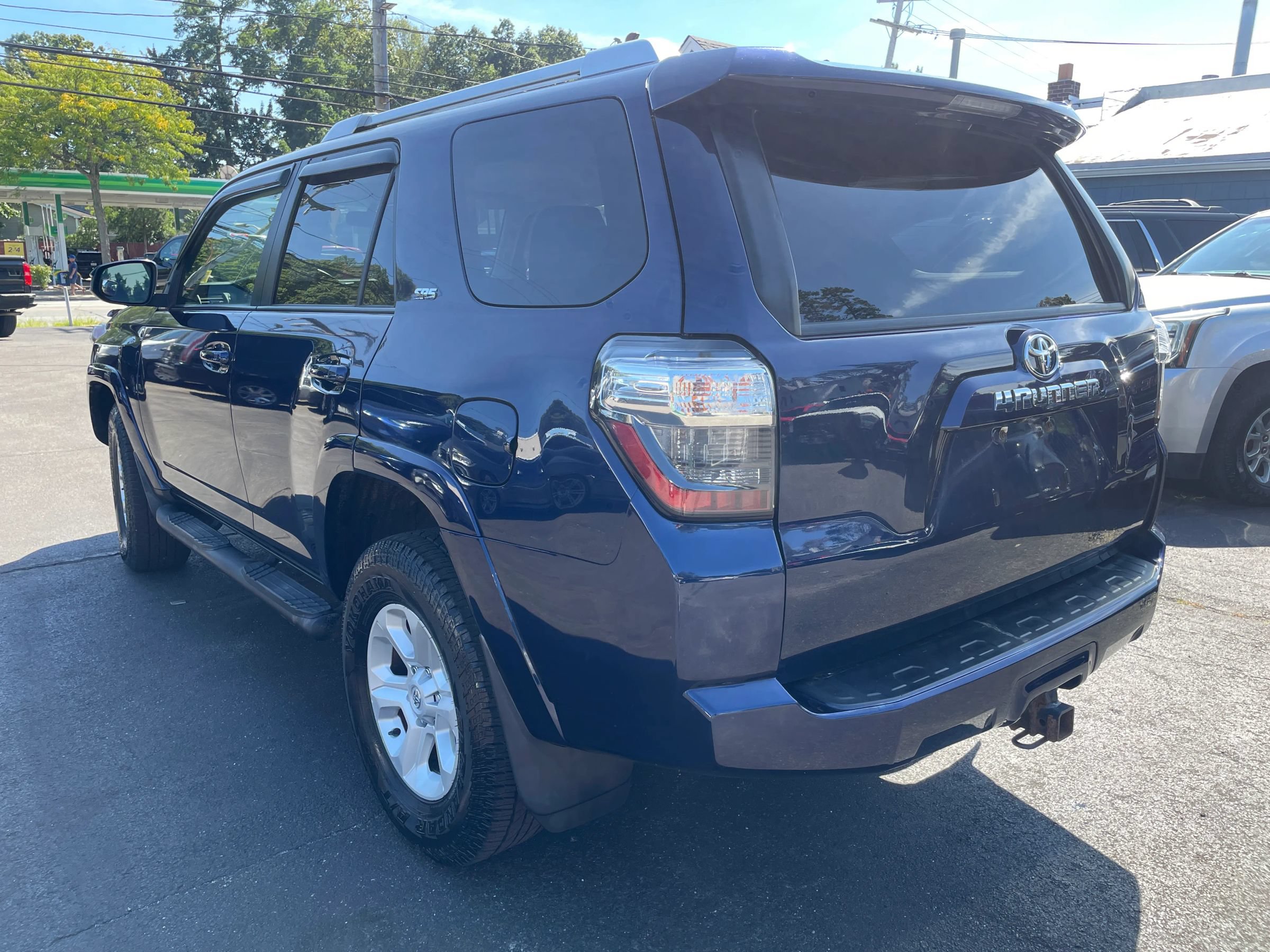 Used 2016 Toyota 4Runner SR5 AWD/4WD image 3