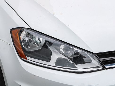 Used 2017 Volkswagen Golf Wolfsburg Edition FWD image 5