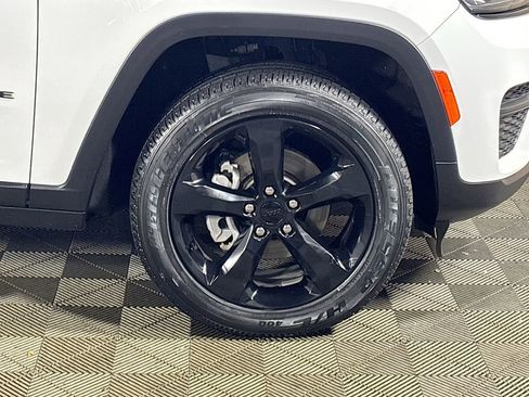 Used 2023 Jeep Grand Cherokee Altitude image 23