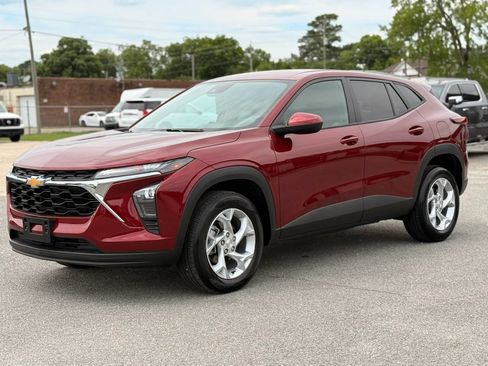 Used 2024 Chevrolet Trax LS w/ LS Convenience Package FWD image 5