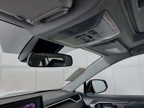 Used 2021 Toyota RAV4 XLE w/ Convenience Package FWD image 18