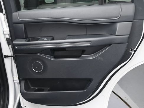 Used 2024 Ford Expedition XLT RWD image 33
