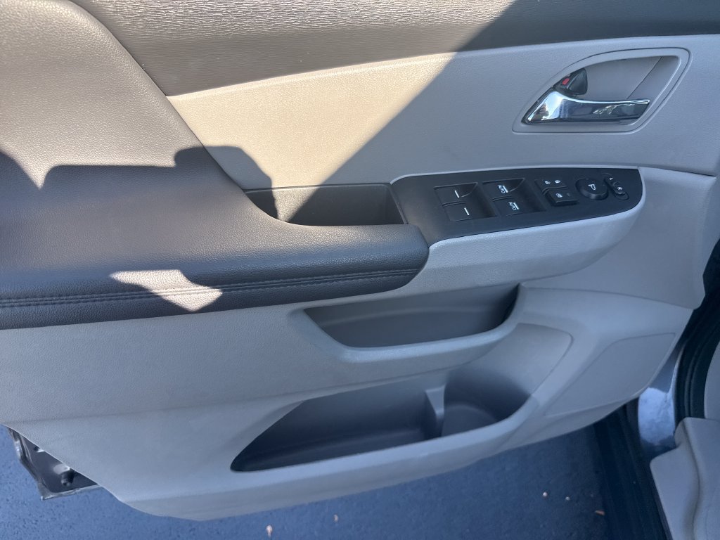 Used 2015 Honda Odyssey LX image 9