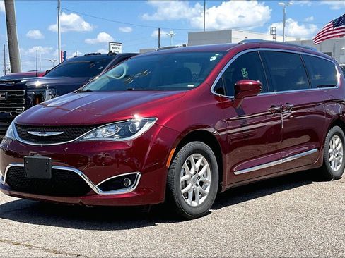 Used 2020 Chrysler Pacifica Touring-L FWD image 7