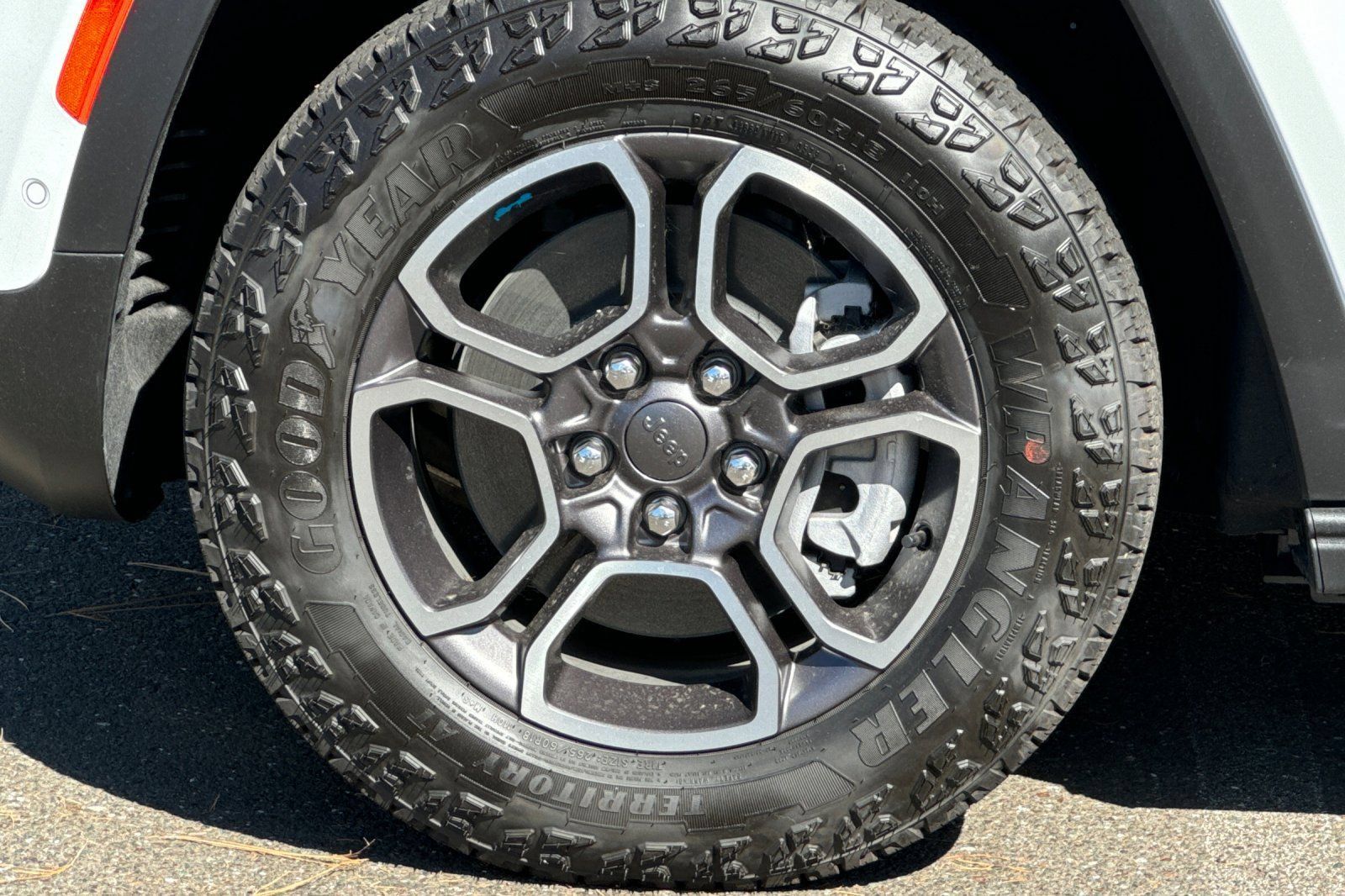 New 2023 Jeep Grand Cherokee Trailhawk w/ Advanced Protech Group II AWD/4WD image 25