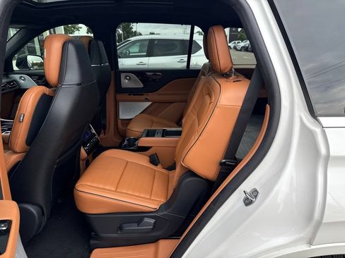 Used 2025 Lincoln Aviator Black Label AWD/4WD image 5