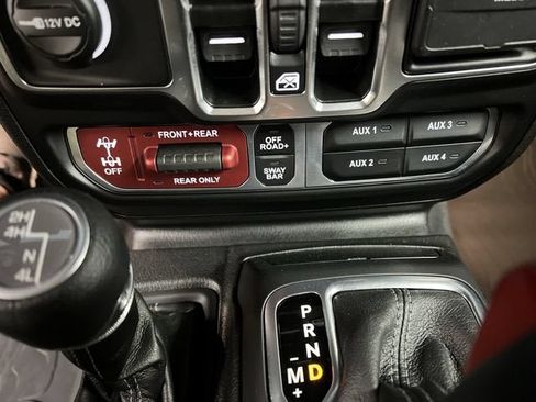 Used 2025 Jeep Gladiator Rubicon AWD/4WD image 34
