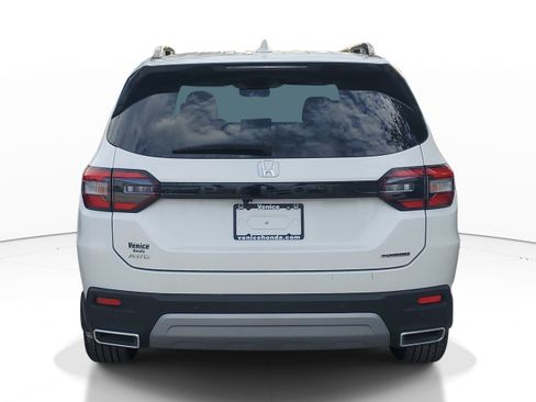 Used 2025 Honda Pilot Touring image 8