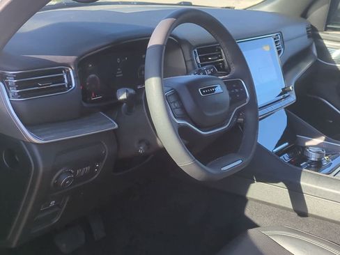 Used 2024 Jeep Wagoneer L Series II image 10