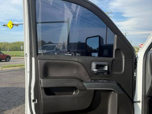 Used 2018 Chevrolet Silverado 2500 LT AWD/4WD image 16