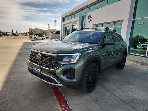 Certified 2026 Volkswagen Atlas Cross Sport SE FWD image 3
