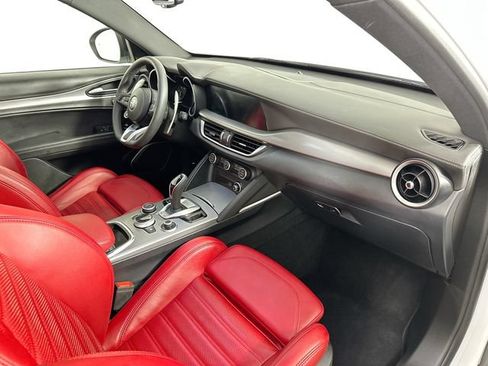 Used 2023 Alfa Romeo Stelvio Veloce AWD/4WD image 32