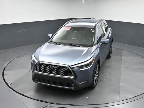 Used 2023 Toyota Corolla Cross XLE image 41