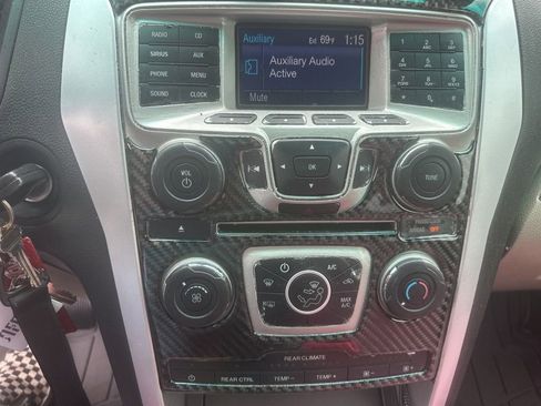Used 2013 Ford Explorer FWD image 2
