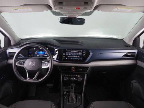 Used 2024 Volkswagen Taos SE image 3