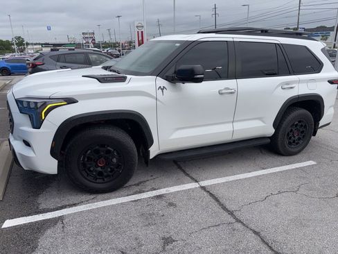 Used 2024 Toyota Sequoia TRD Pro AWD/4WD image 3