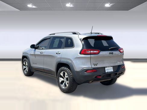 Used 2017 Jeep Cherokee Trailhawk AWD/4WD image 3