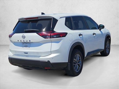 Used 2025 Nissan Rogue S FWD image 5