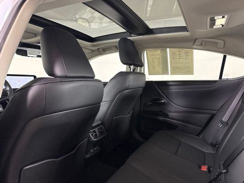 Used 2025 Lexus ES 350 w/ Premium Package FWD image 32