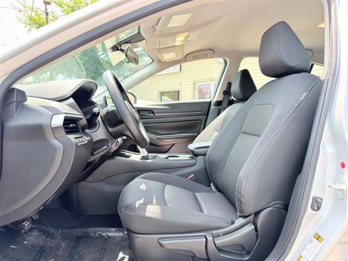 Used 2024 Nissan Altima 2.5 S FWD image 16