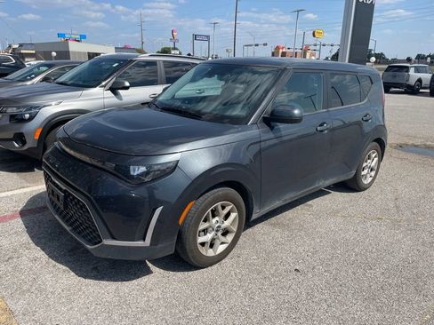 Used 2025 Kia Soul LX w/ LX Technology Package FWD image 1