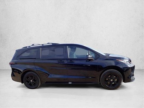 Used 2025 Toyota Sienna XLE Woodland Edition AWD/4WD image 5